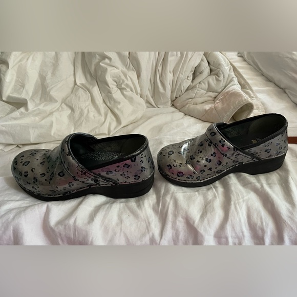 Dansko Leopard Print - Picture 5 of 6